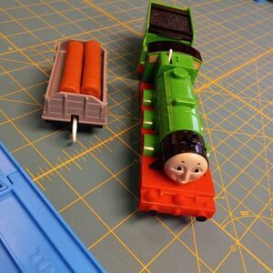 TOMY Train Henry and log car